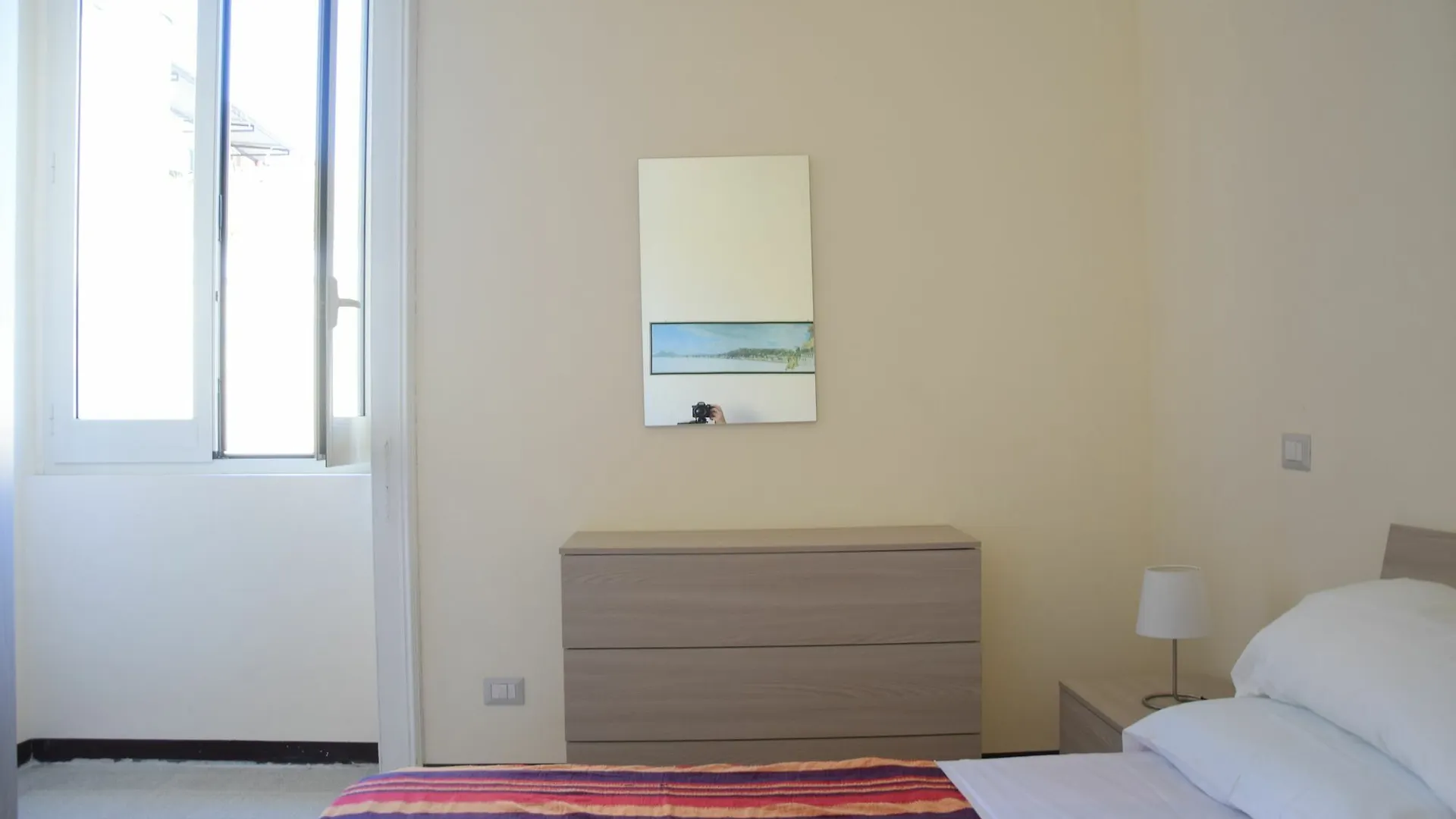 Polaroid Apartment Neapol